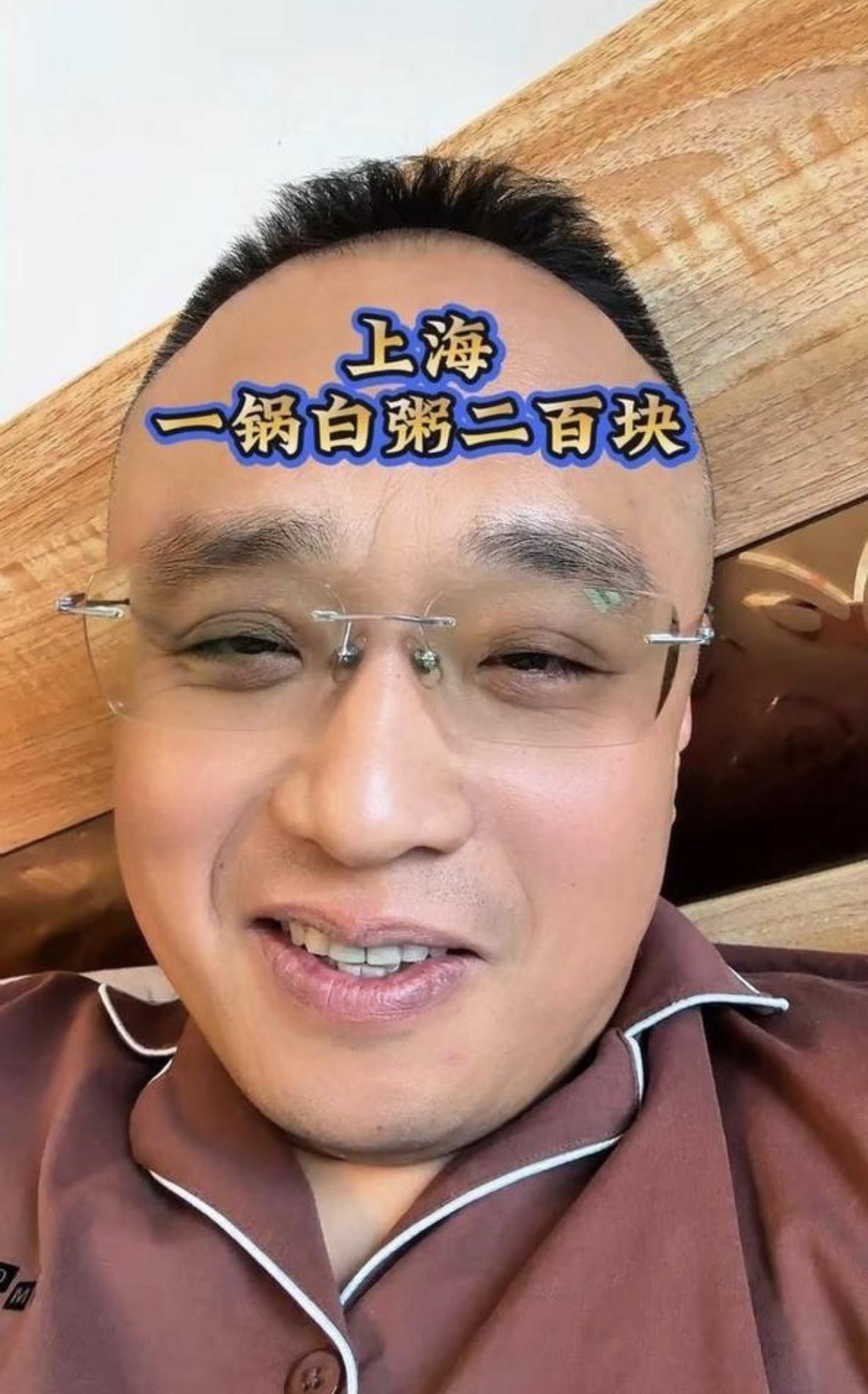 刚才去查了一下，上海的工资，普通文员是7000左右，蓝领是10000—15000