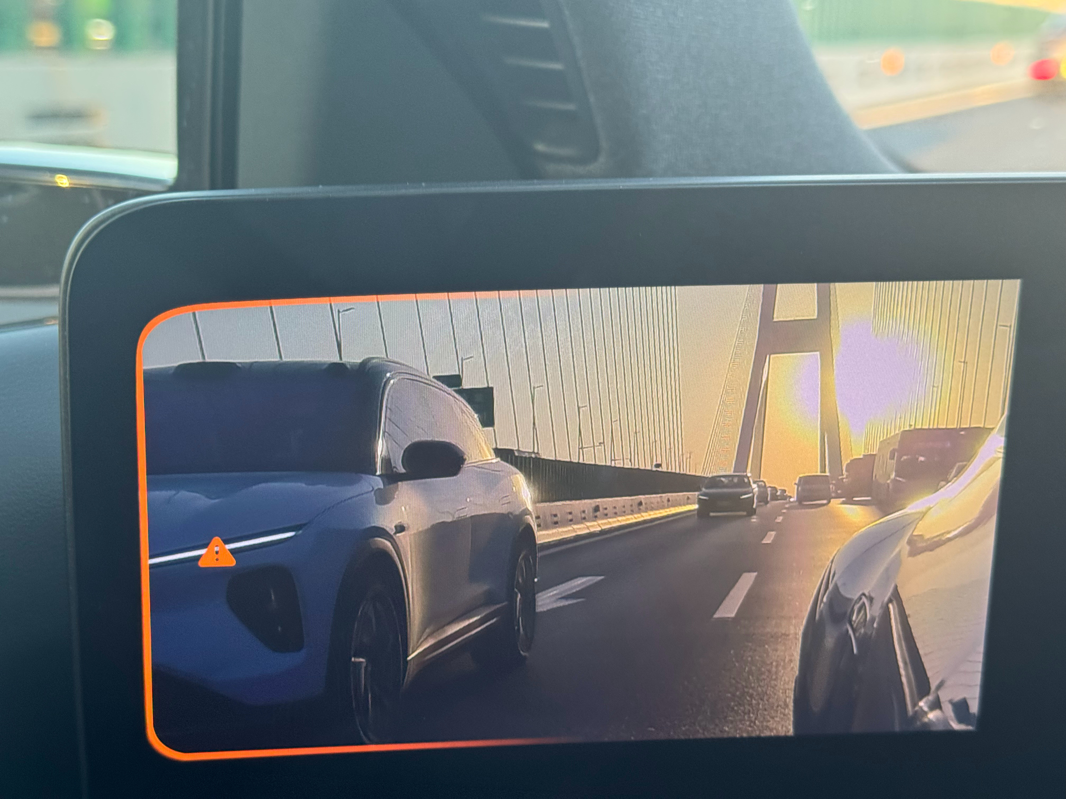 这电子外后视镜，还挺出片