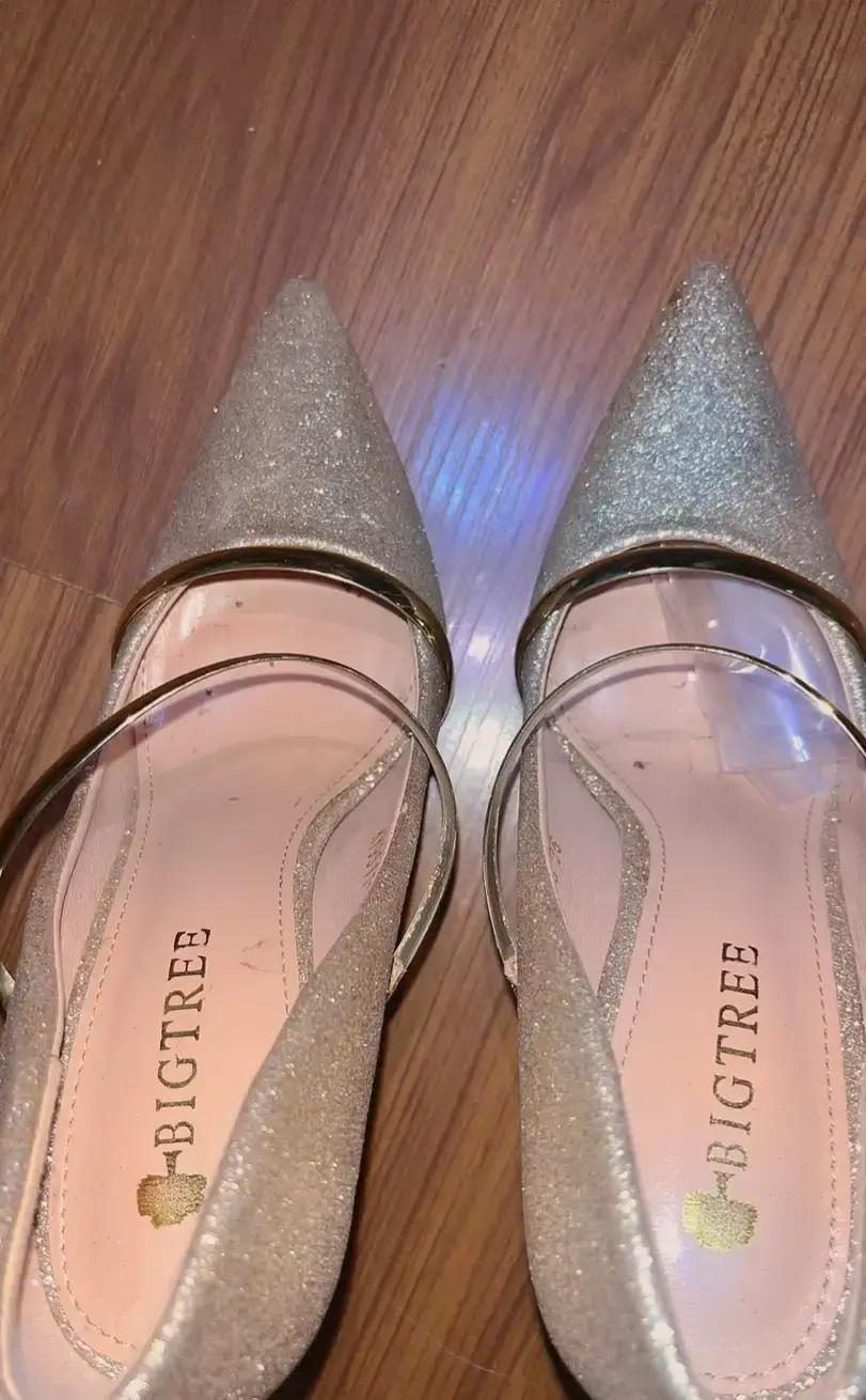 刷到个帖子，下面有人问“五十多岁还能穿细高跟鞋吗”我当时就愣住了高跟鞋这东西