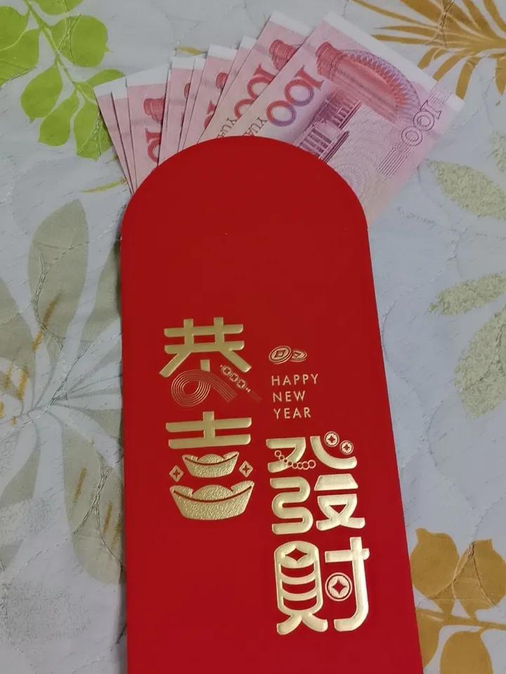 我们今晚的红包开支：1、孙女压岁钱红包:2000元，学习奖励600元。2