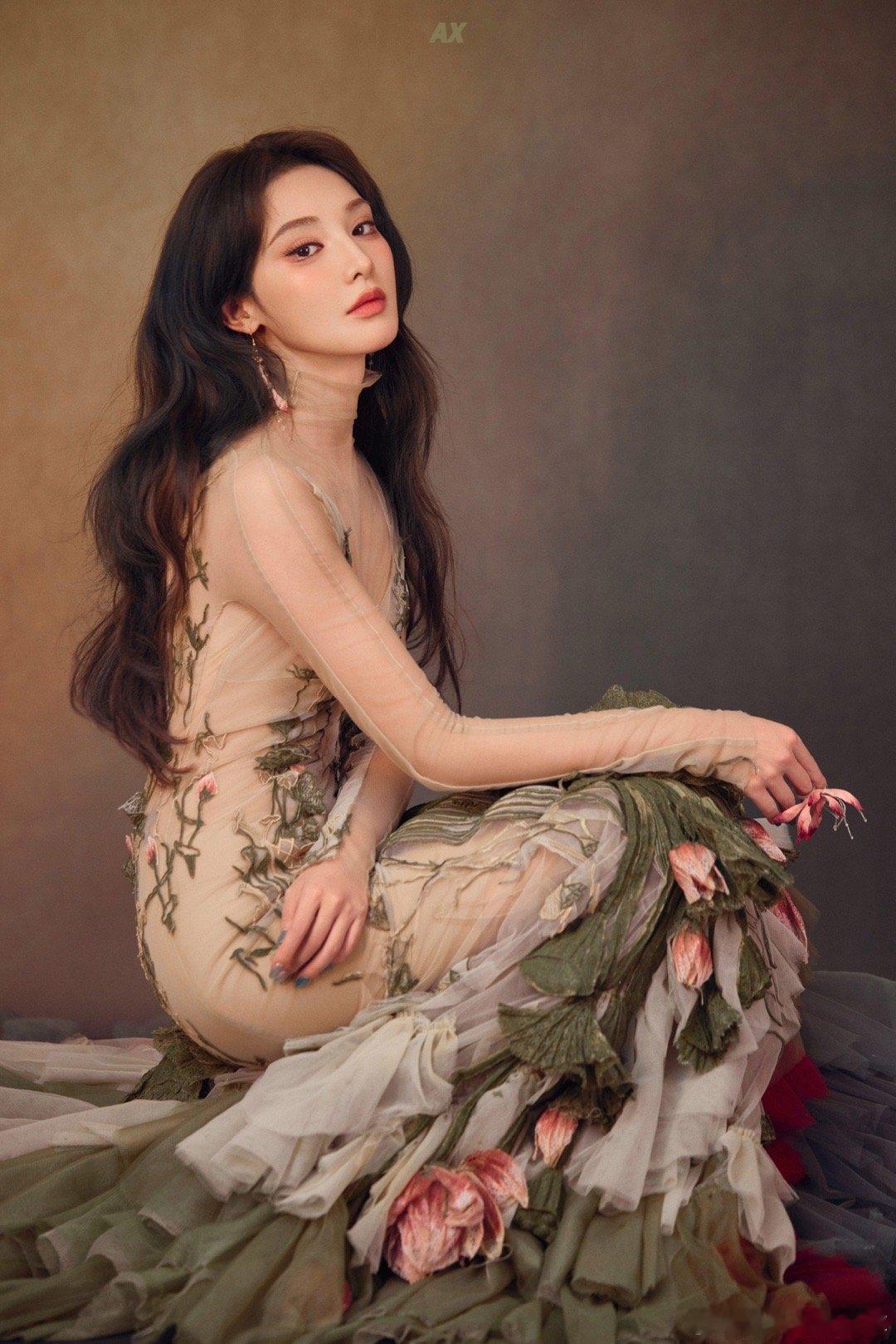 彭小苒体态彭小苒这肩颈线条利落如雕，脊背舒展自带贵气，不管什么风格的穿搭都能完