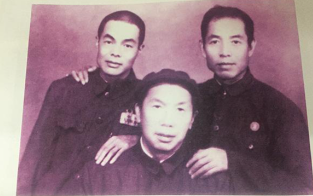 1945年1月4日，伊洛工委书记张剑石接到紧急情报:日军正聚集1000余人攻打东