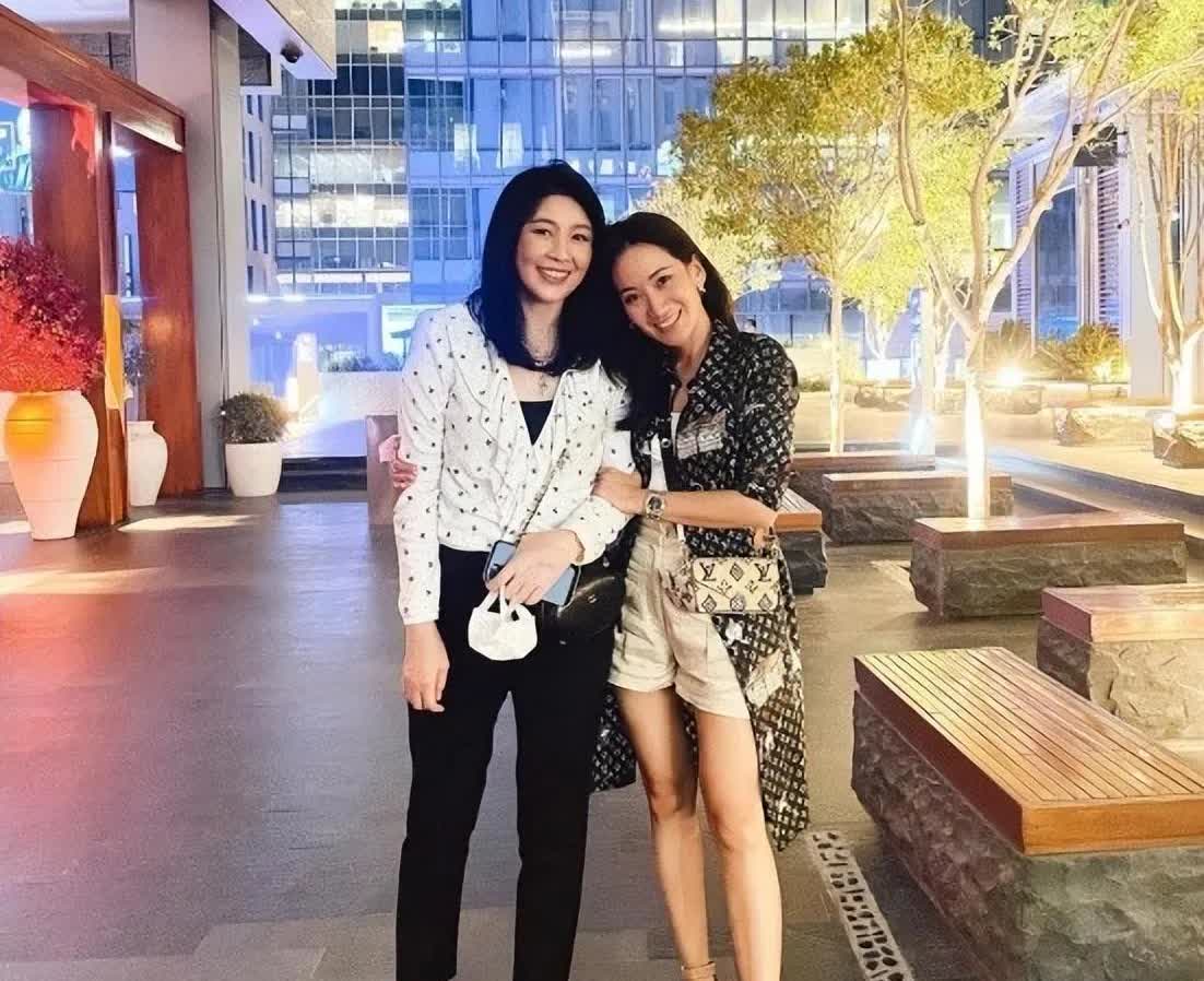 有一点就能看出，他信选错了，萍通塔比佩通坦可能更适合做泰国总理。仔细观察