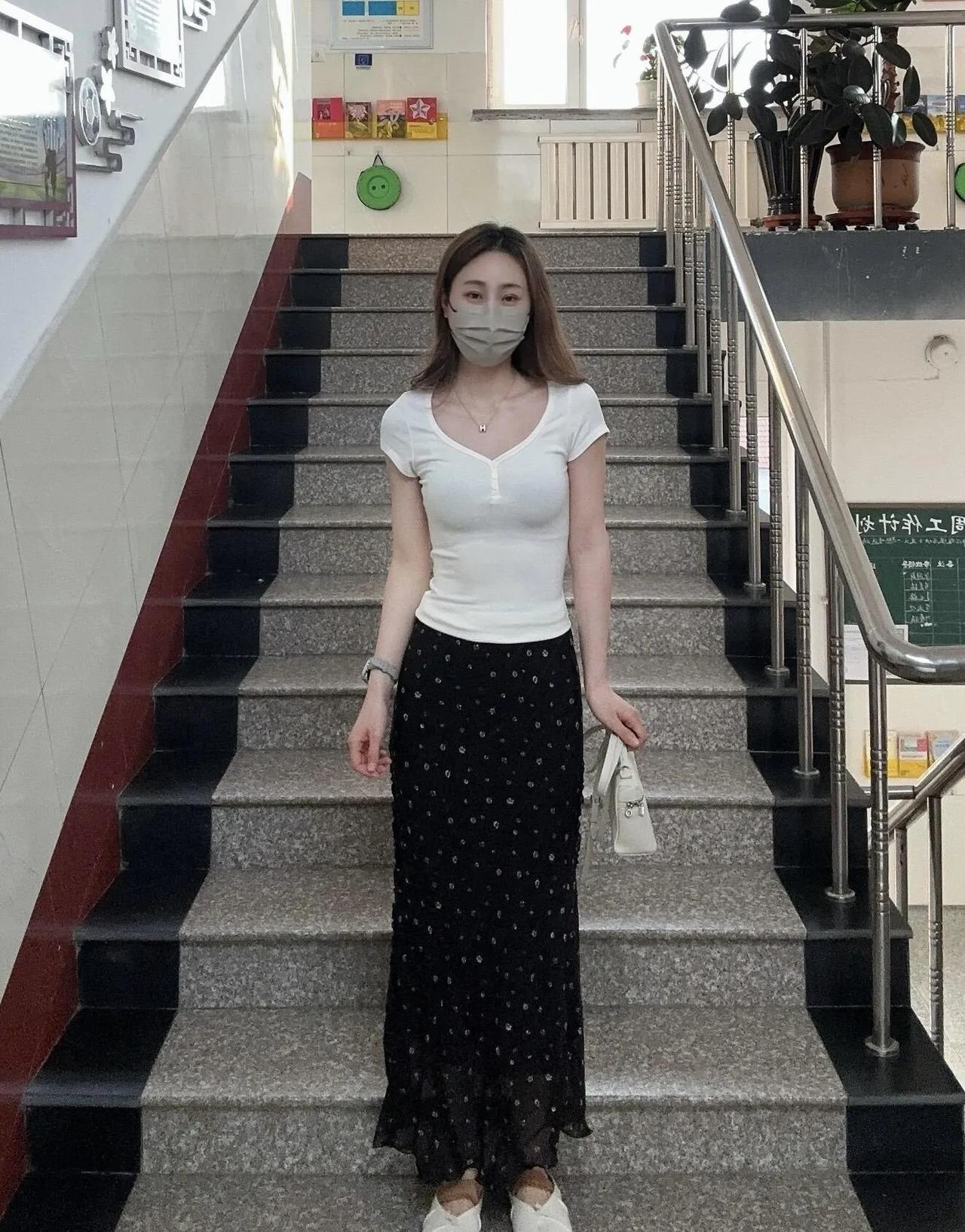 七成女生，如果不是早就认识，很难有机会接触、选择体制内男生。体制内圈子相对封闭