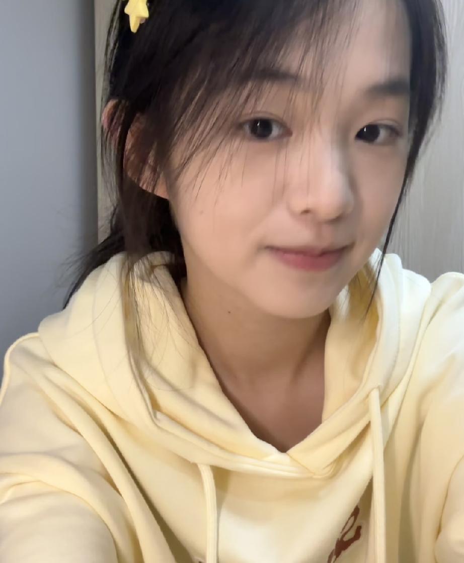 我今年读大一，有个秘密烂在肚子里整整六年，连我亲妈都没敢透一个字。初二那年拿