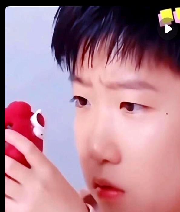 25岁拒配教练，反手轰成世界第一她看起来乖乖女，其实把全部筹码押在球桌。