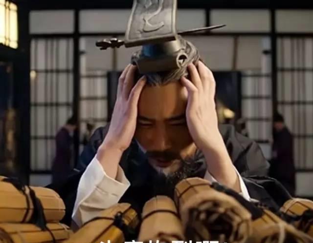 曹操的“头疼病”，绝不是人们猜测的脑瘤、脑积水，也不是什么偏头疼，而是现代人患的