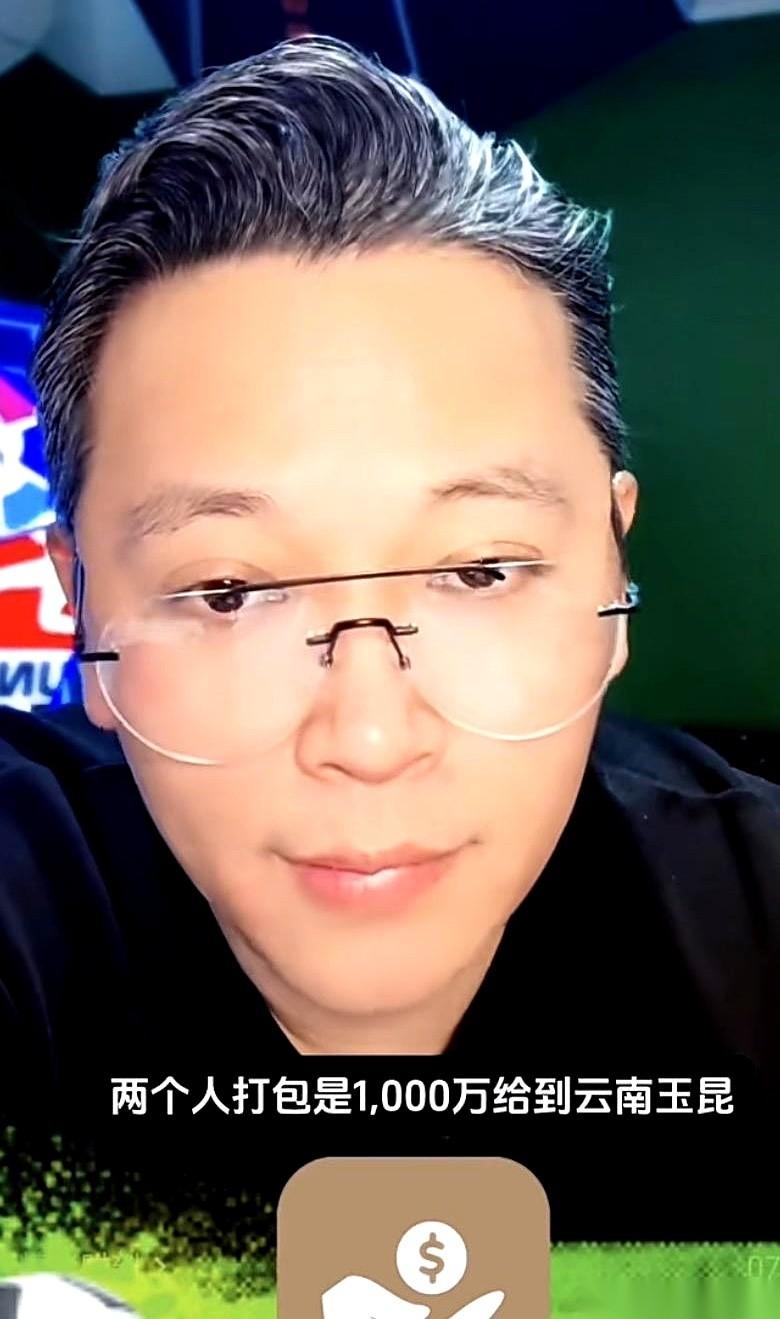 1000万。现金。啪，就这么拍桌上了。拿下的，是上海申花的门将鲍亚雄，还有一