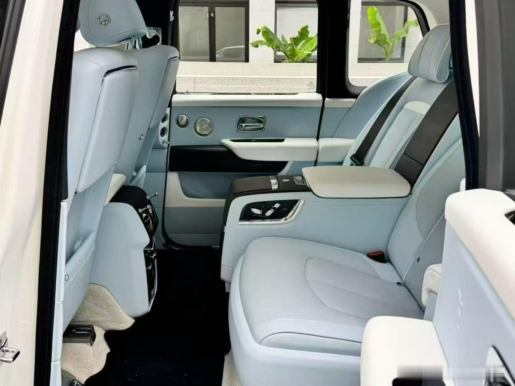 25款劳斯莱斯·库里南4座，带星空，英吉利白/查尔斯蓝🤍🩵25年上牌8000