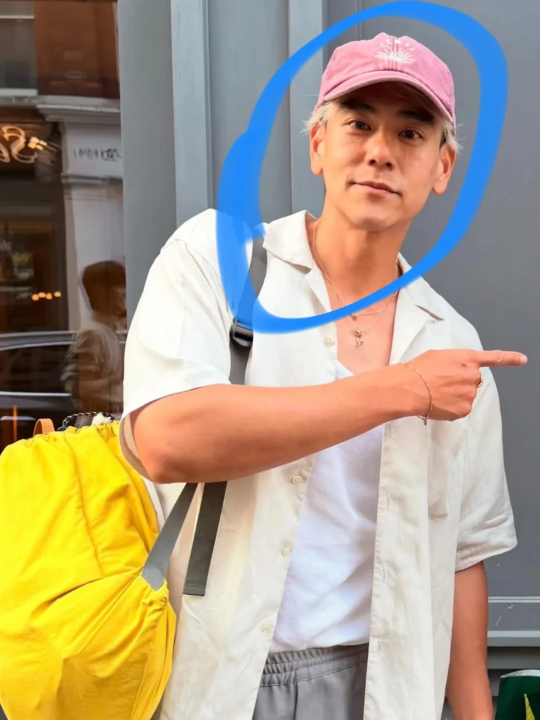 44岁彭于晏在英国被偶遇