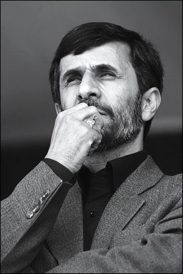 内贾德脱身之后，就彻底“消失”了，没人知道他的具体位置，就连伊朗政府都找不到他，