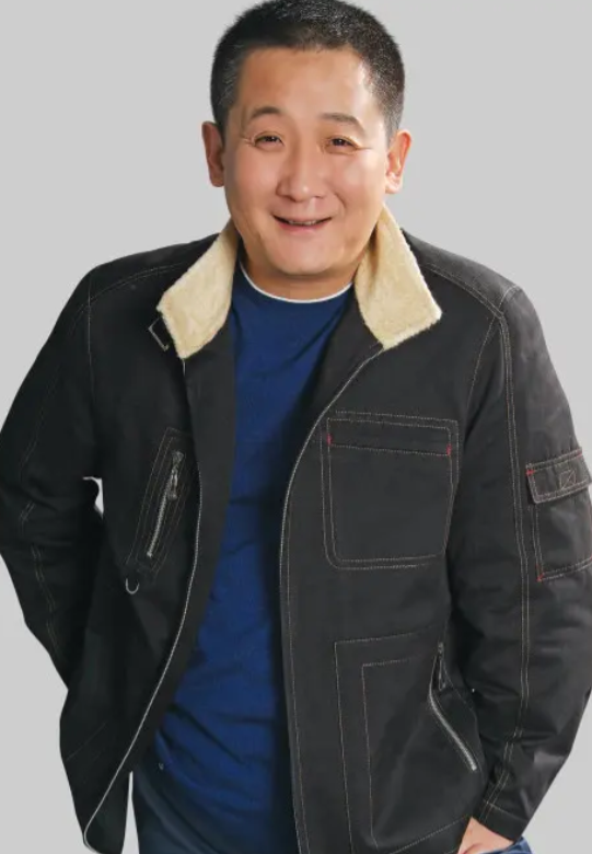 1994年，梁欢在拍《我爱我家》时和已婚的英达暗生情愫、因戏生情，两人的恋情曝光