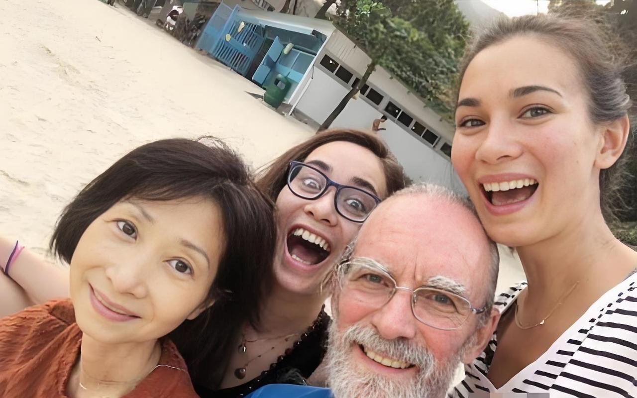 卢靖姗说，我妈过世的时候我一点也不难过。不仅不难过，我反而觉得很圆满。因为我
