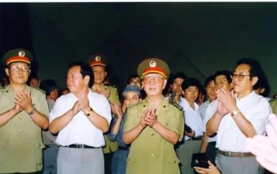 1991年6月，中央军委副主席刘华清、国防部部长秦基伟、总后勤部部长赵南起、副总