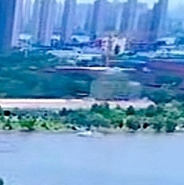 某地航母楼新图，舰岛快完工了[抠鼻]别再说后面那块建筑是烟囱了，其开了两层窗户