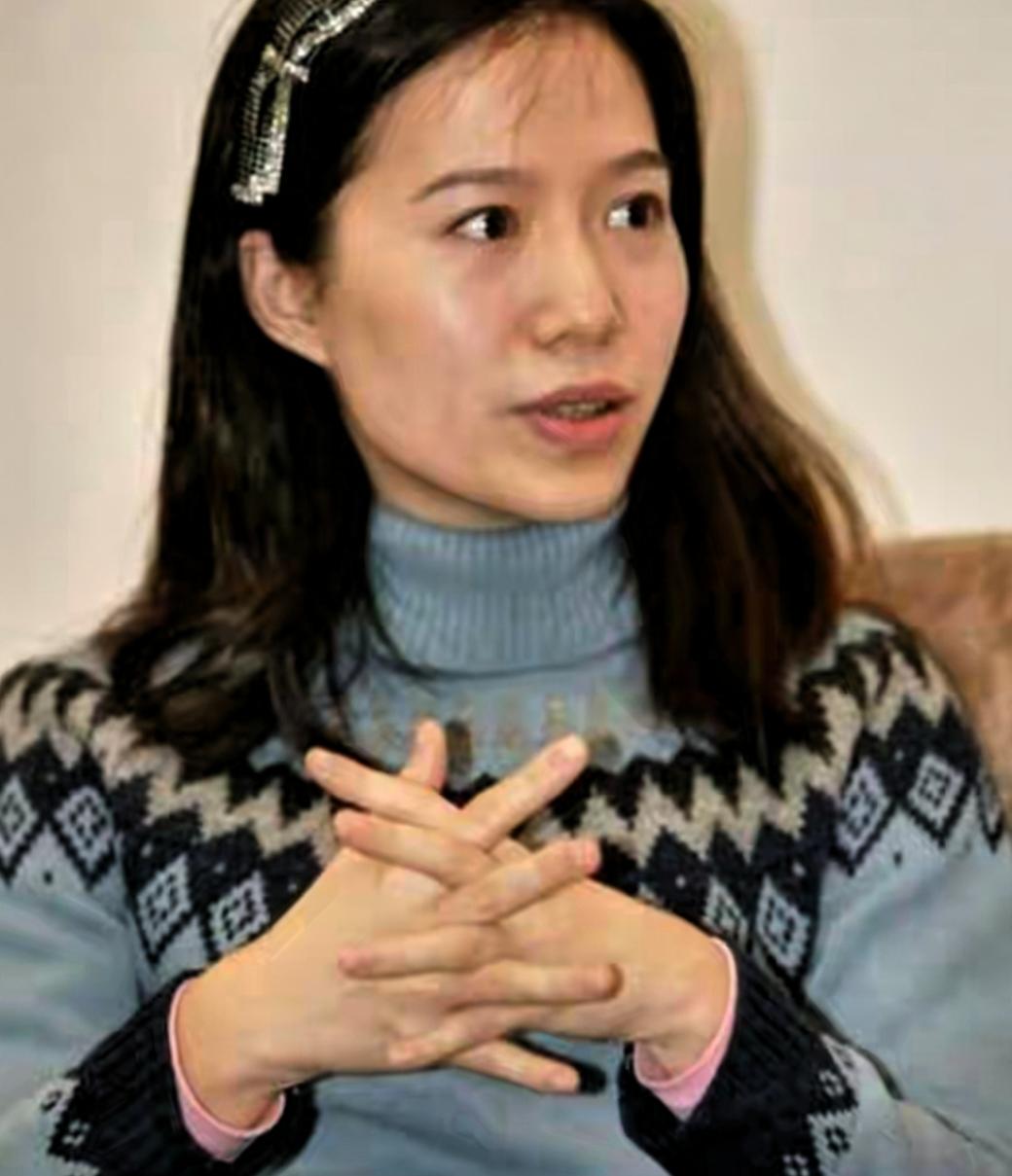 杨振宁离去后，49岁的翁帆穿着35元的帆布鞋悄然搬离旧居，带走34箱沉