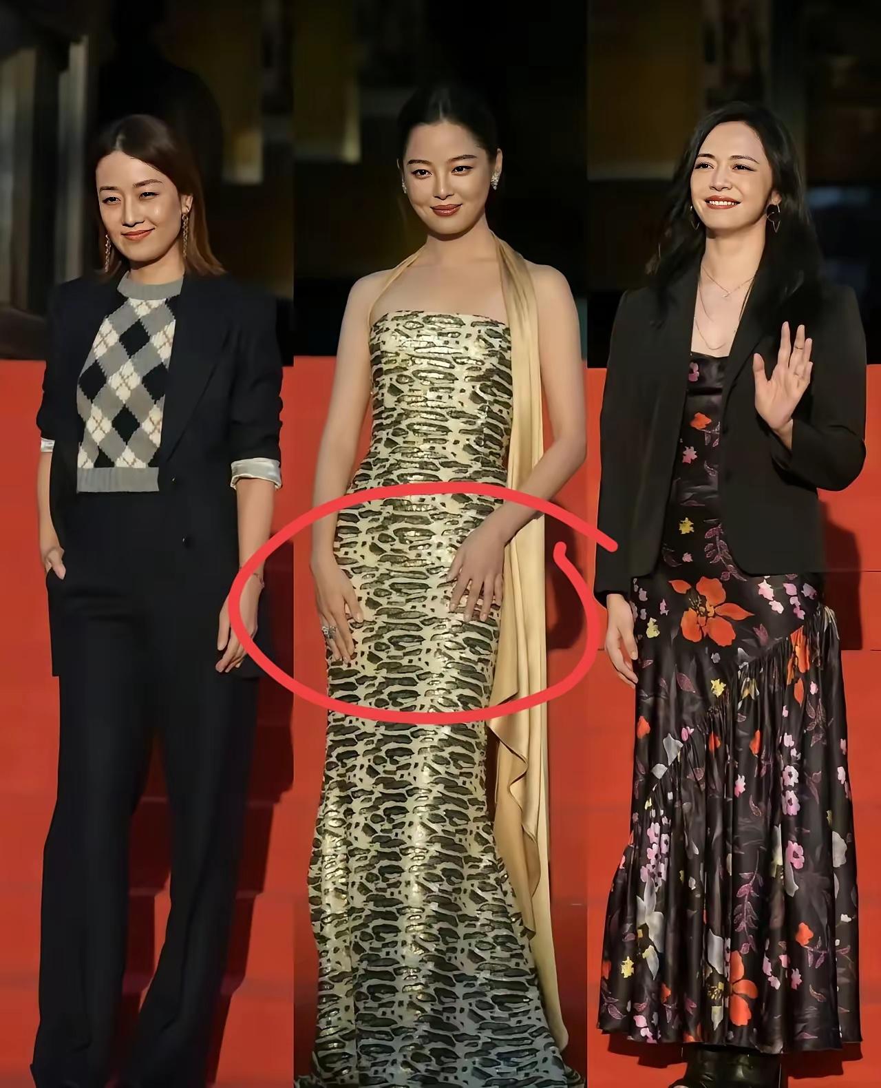 不服不行了，自从辛芷蕾获得威尼斯影后，再去参加其他活动跟以前明显不一样了，