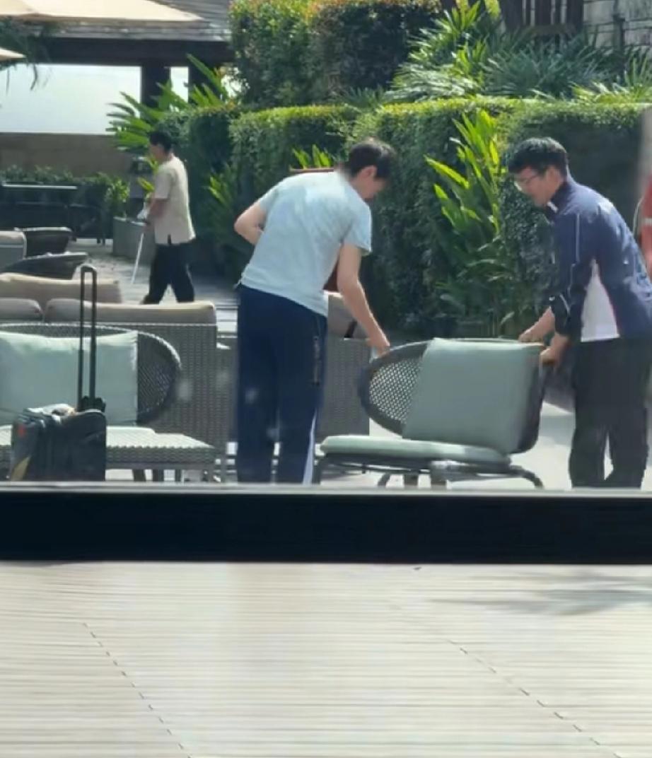 虽然重庆冠军赛王曼昱意外爆冷输球，球迷还是不用太担心曼昱啦！曼昱身边还是有真心对