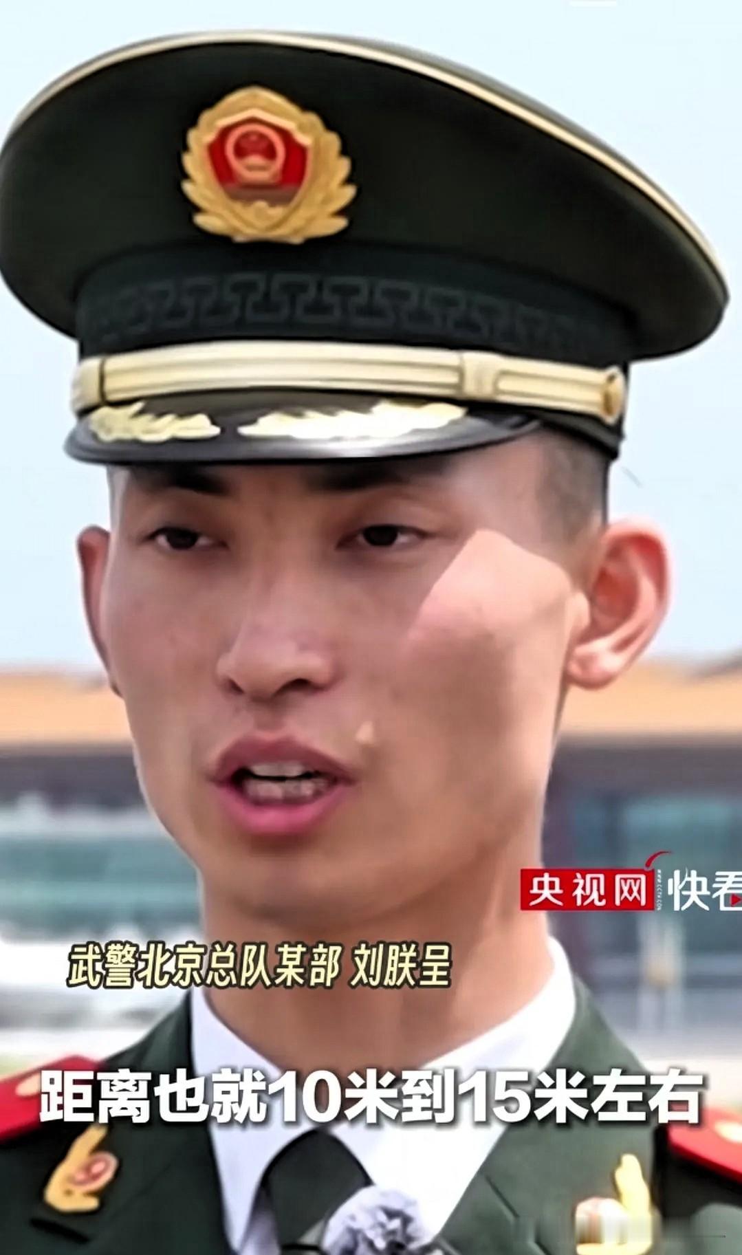 刘朕呈距离特朗普飞机10-15米武警北京总队某部刘朕呈接受采访时说：飞机