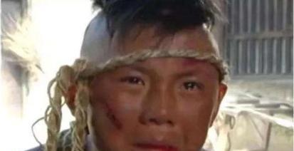 1388年，朱元璋下令抄了陈德的家。陈德8岁的孙子对朱元璋说道：“我爷爷为你挡了