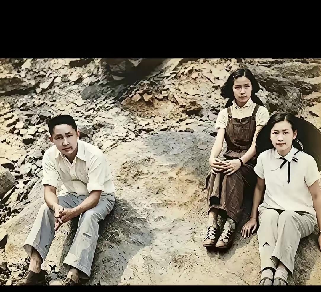 王铎：林徽因究竟照了多少照片，我看谁也不知道。我们现在看，似乎都是有内容的。