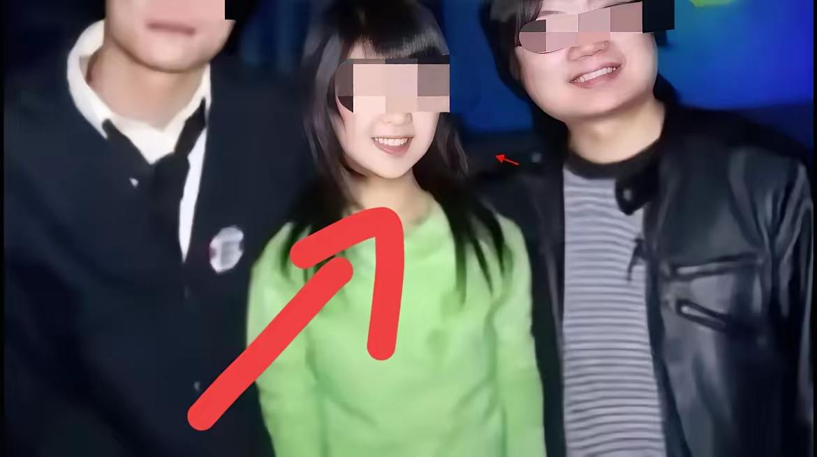 宋伊人与程青松，朋友一场，相识已久。两人住在同一个小区，常常聚会，关系很好。据说