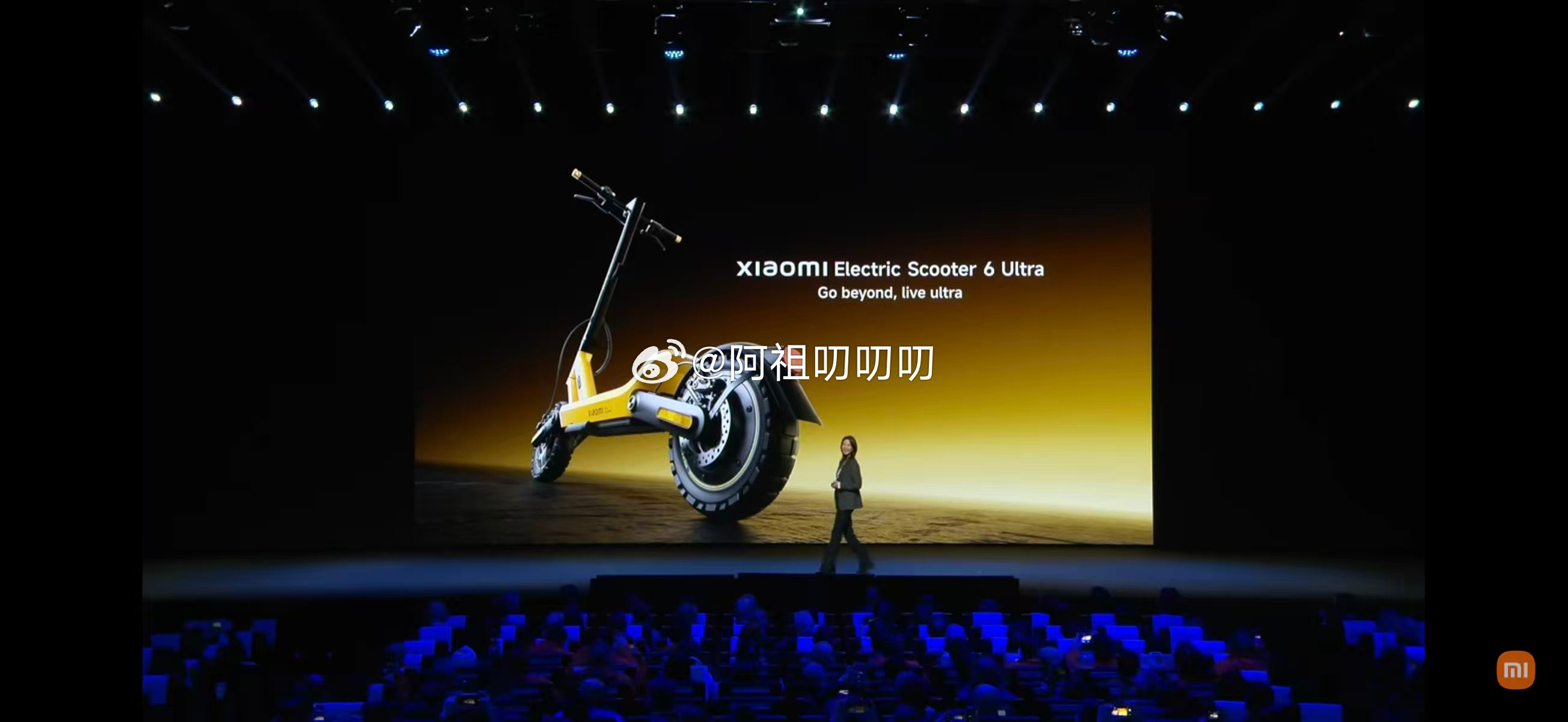 这个滑板车颜值可以啊，75km的续航，如果能上路的话，以后失业了可以滴滴代驾一下