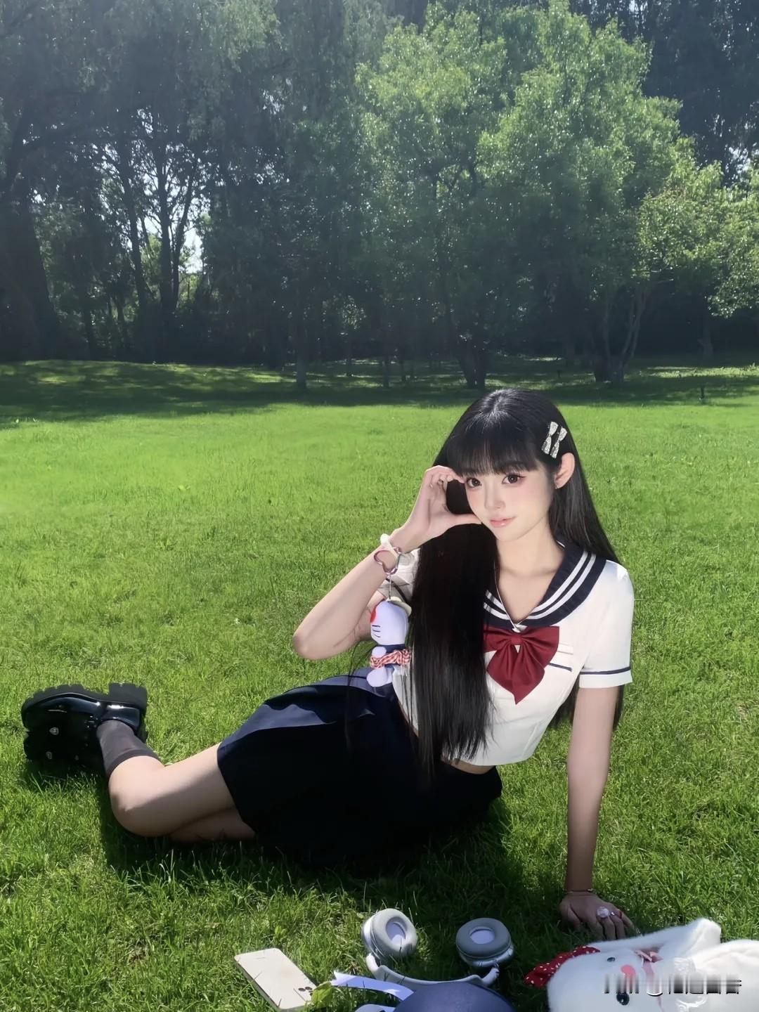 阳光下的少女，青春洋溢的校园风！