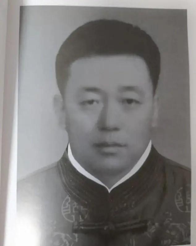 1939年，冀东抗联总司令高志远去开会，萧克对他说：“配枪不错。”他刚把手枪交给