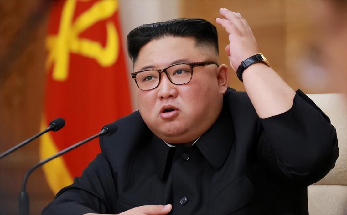 看见东风导弹后，金正恩表情变了，或向中国提一需求！朝中社发布的照片里，这