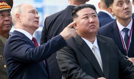 金正恩在左，普京在右。克里姆林宫披露消息称：普京在阅兵式上将在中方右边，朝鲜领导