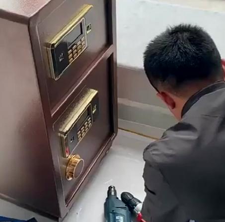 “必须严惩！”2025年3月，湖北宜昌，一女子全职在家带孩子，由于丈夫也不上班，