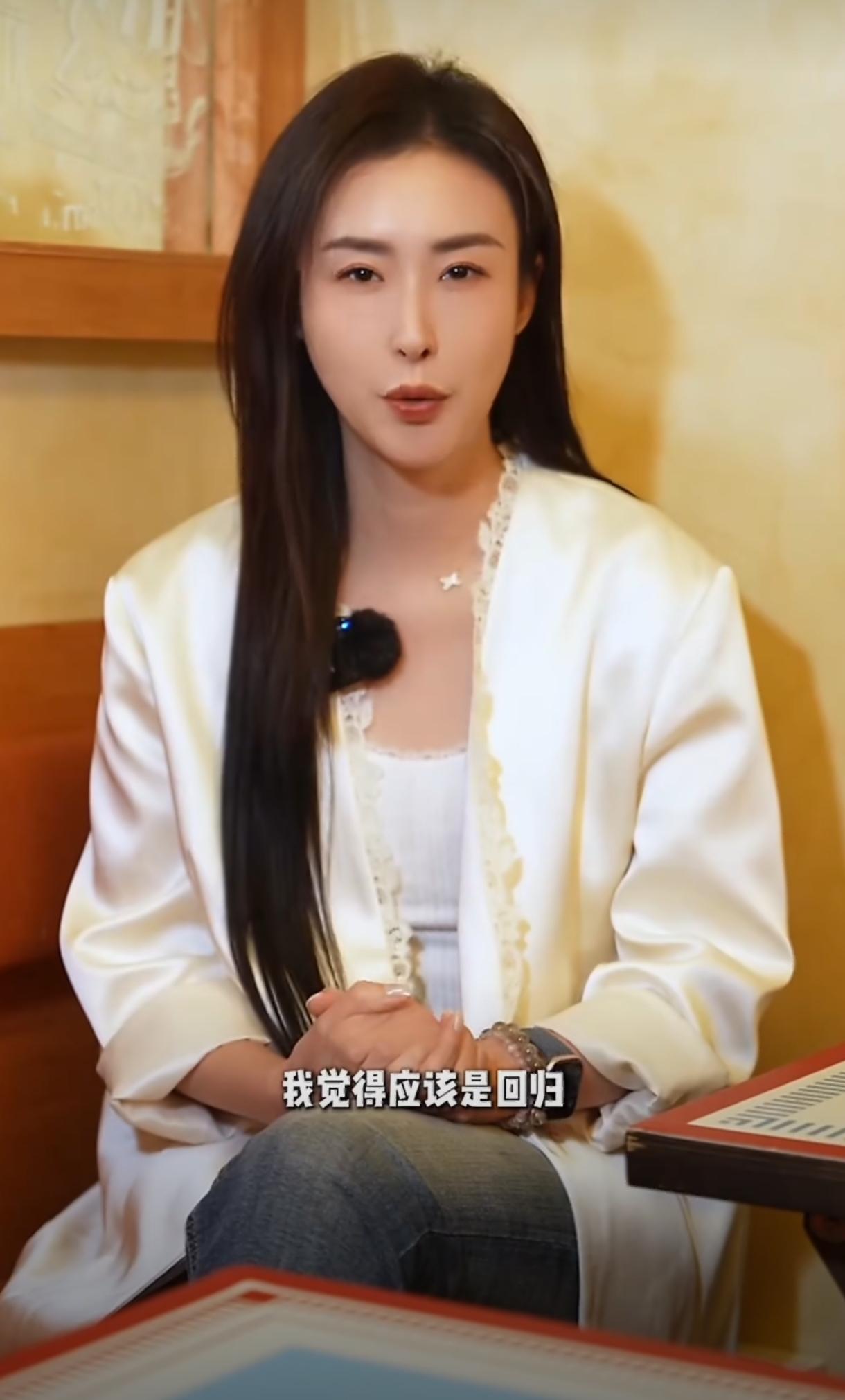 初代顶流车模兽兽，沉寂多年官宣回归？近日，曾被称为中国第一车模的兽兽，本名