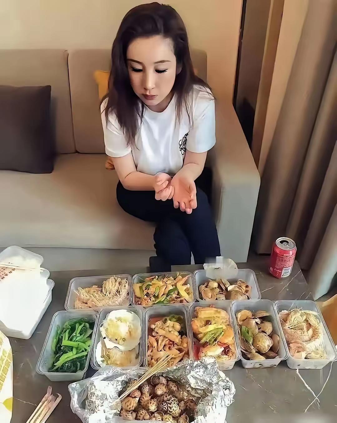 演员说的剧组吃盒饭就是吃这个呀，这盒饭我想天天吃