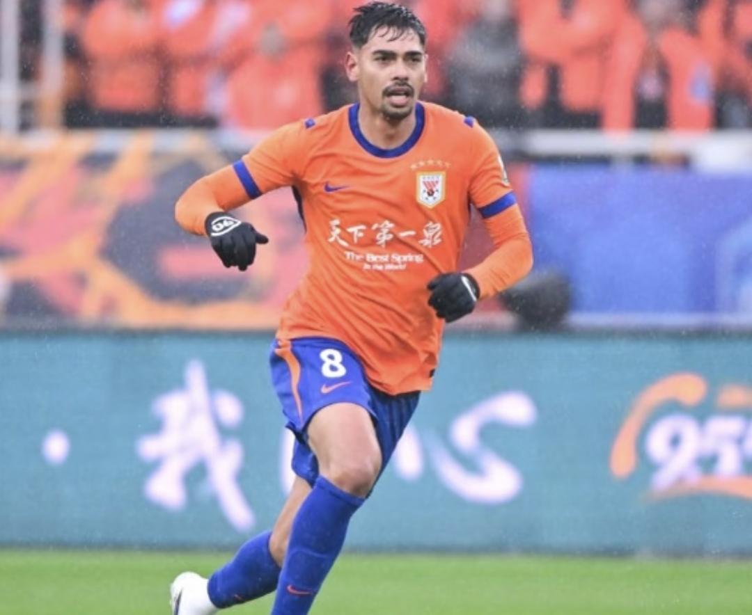 打铺盖卷拜拜吧！泰山滴必须要尽快把马德鲁加换掉，作为外援在场上真的还不如本土球员