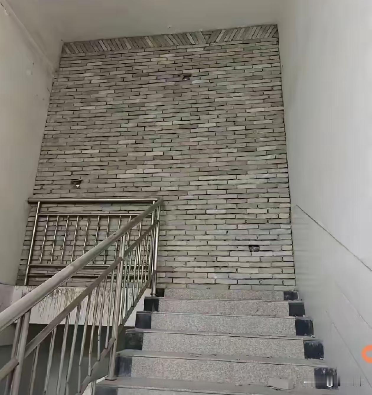 为啥这小区楼梯把顶楼给封了？