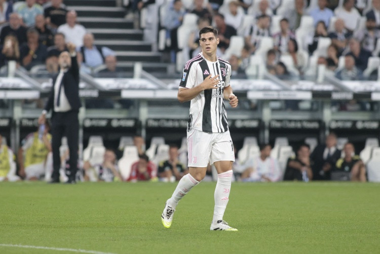 意媒: 斯帕莱蒂对阿季奇的表现感到愤怒, 不得不在半场就将他换下