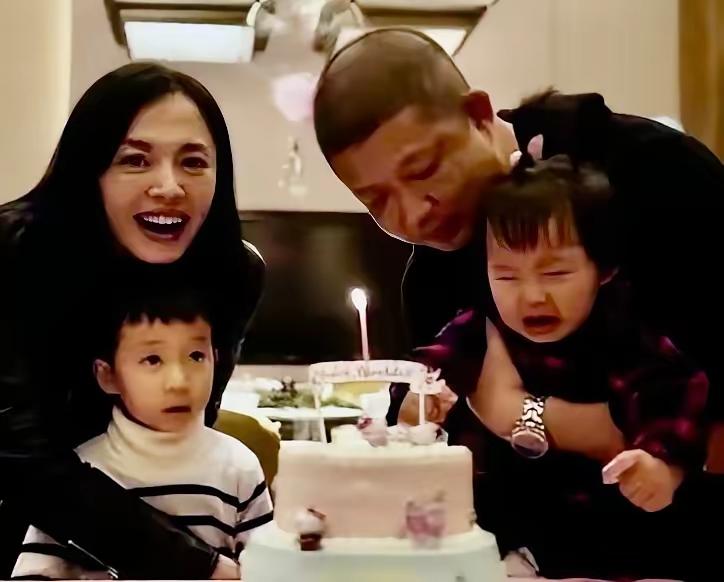 姚晨离婚，两个孩子现状：儿子曹睦然，小名小土豆，今年13岁，女儿小茉莉，今年