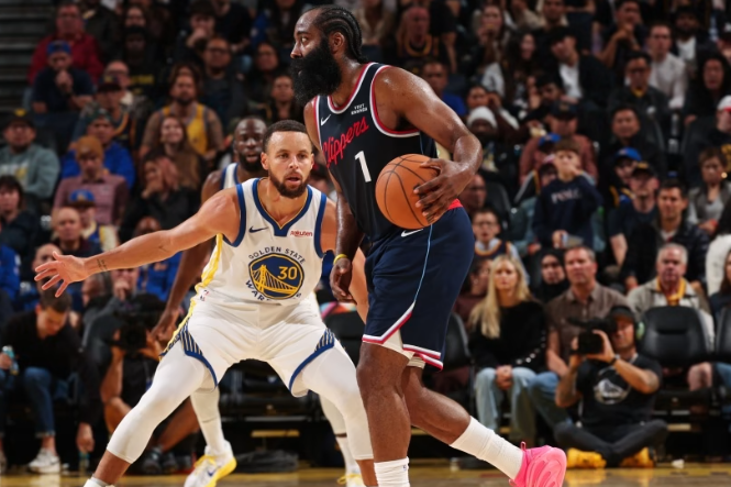 20分变0分！哈登下半场彻底迷失，快船第三节14-32崩盘，泰伦·卢提前5分钟投降