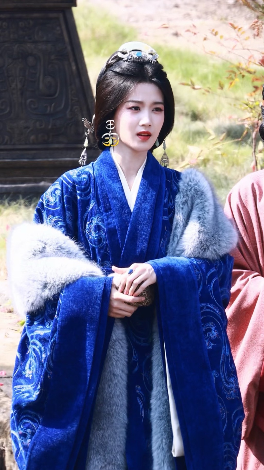 卢昱晓又白拍一部古偶，这发型真的摒弃了她的优势​​​