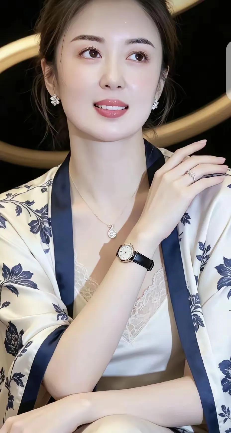 气质出众，温婉高级感拉满，美得不像话，梦中情人！