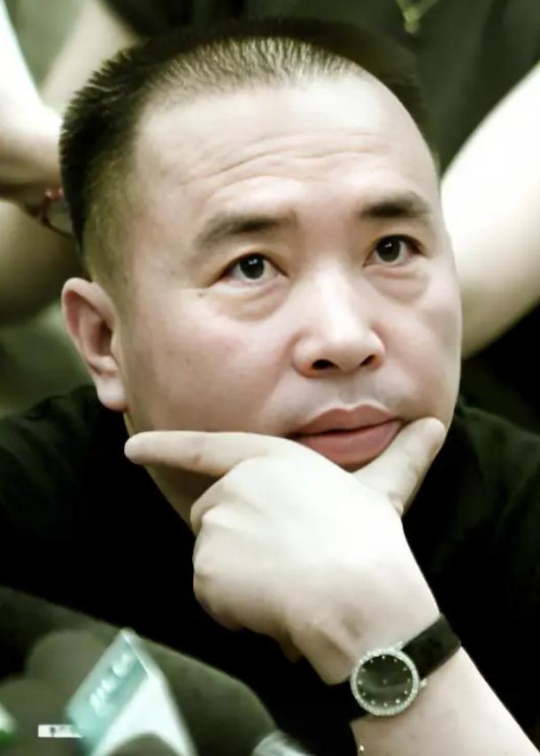 1999年，专案组抓捕赖昌星，没想到有人做内鬼通知赖昌星逃到加拿大，经排查，这个