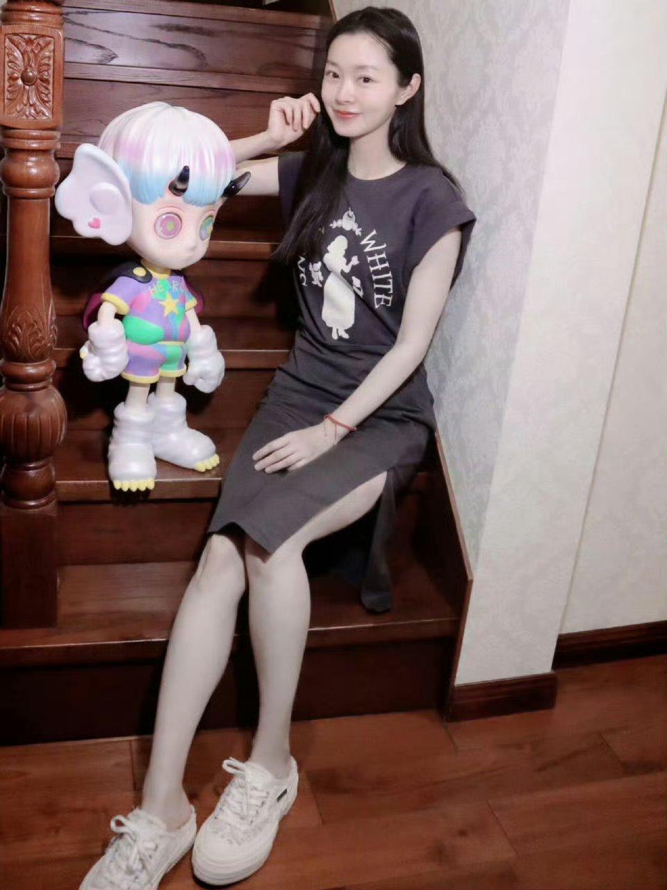宋轶私服～～宋轶丞磊私下聚餐互抹奶油宋轶​​​