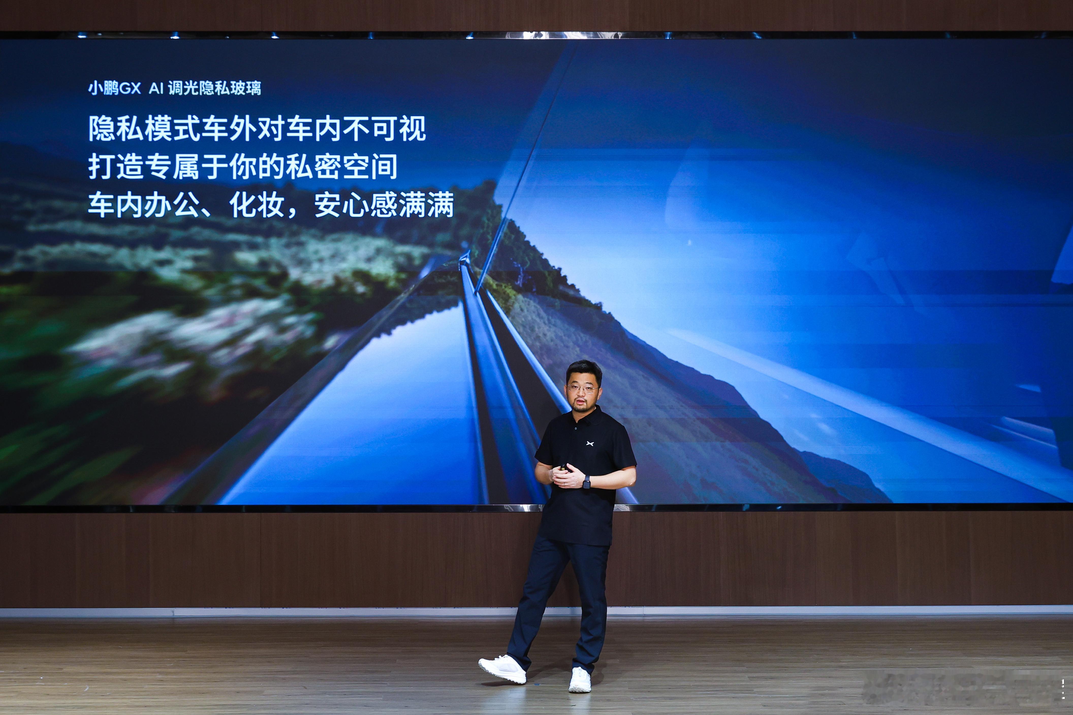 硬件筑底，软件赋能！小鹏GX将AI调光隐私玻璃深度接入整车电子电气架构与物理A