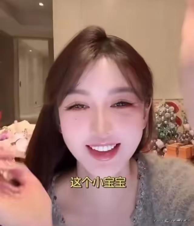 叶珂承认已和黄晓明分手，而且是在她孕晚期分的。黄晓明妈妈只管叶珂亲口承认，她在
