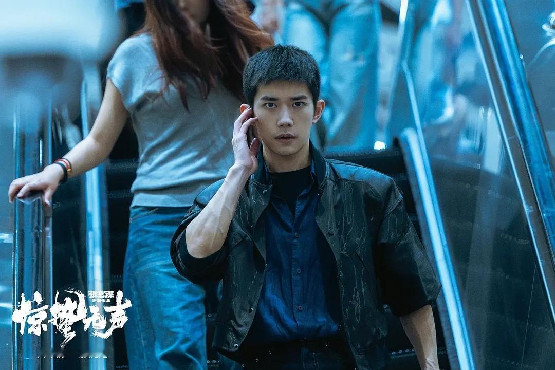 易烊千玺严迪消失式演技看《惊蛰无声》中易烊千玺的表演，我突然想到了一个词——