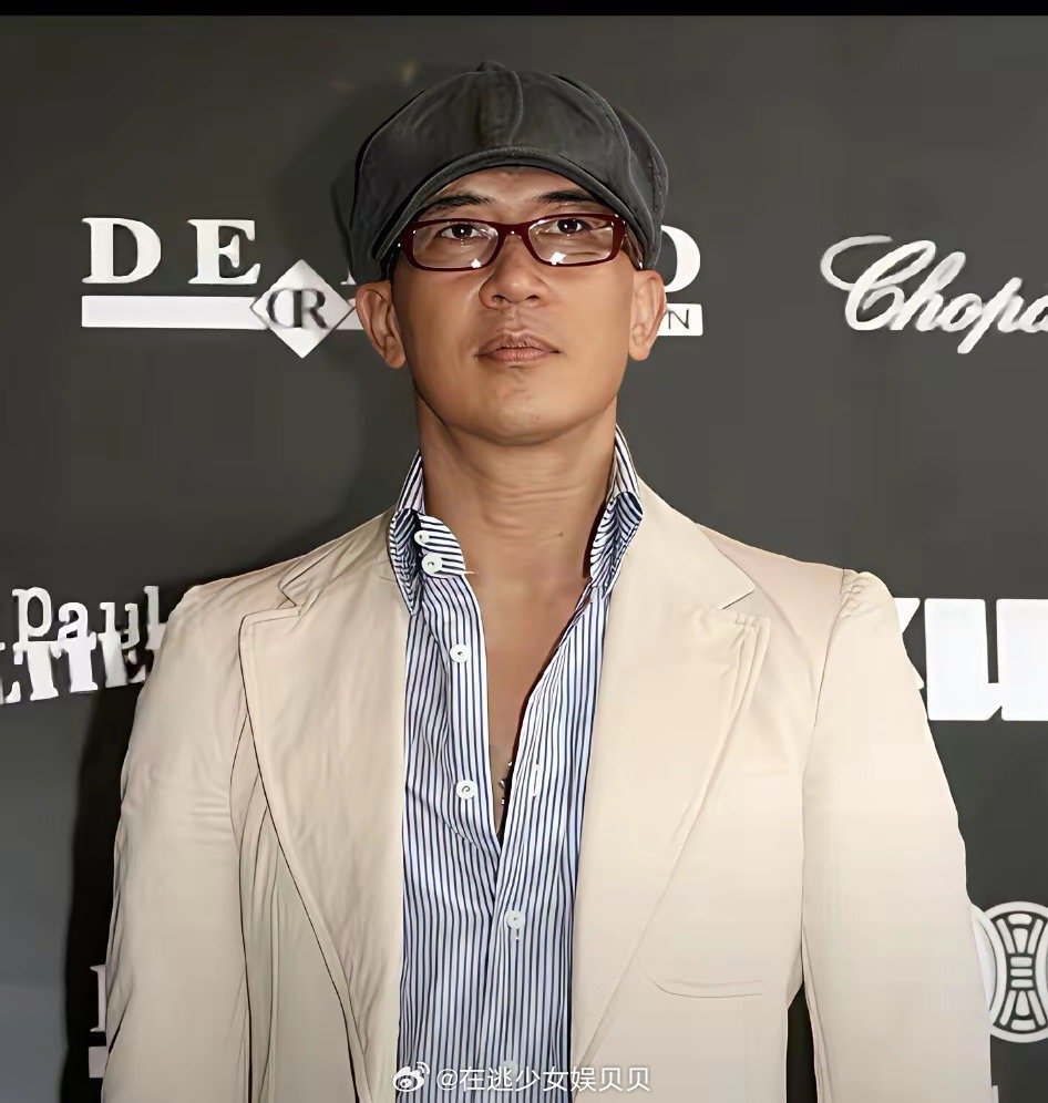 具俊晔对大S是真爱呀！一年时间，他一下子苍老了许多，比身旁的丈母娘还要老！