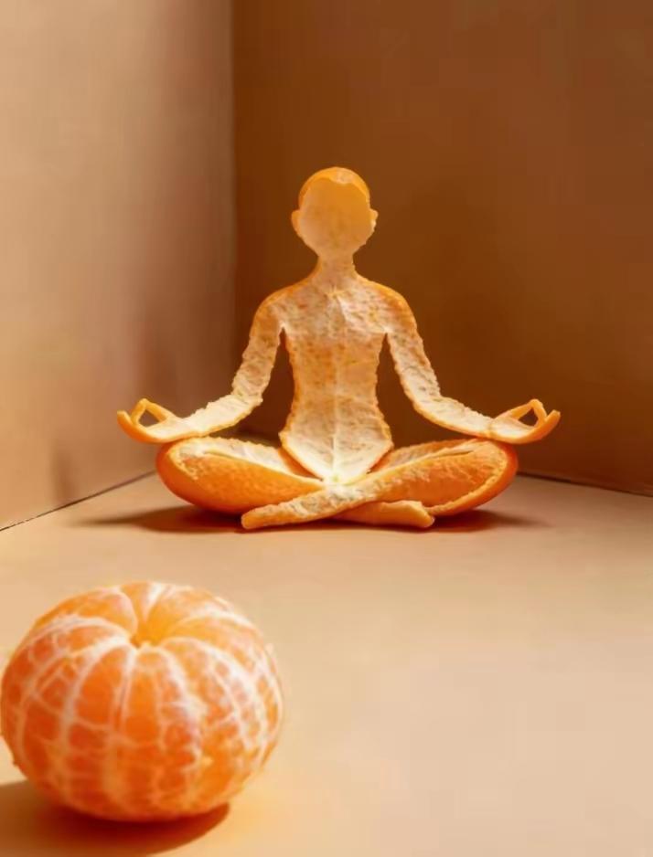 隔壁的老太太患了肠癌晚期。没生病前，她可是个厉害角色，十分精明。她生了个女儿