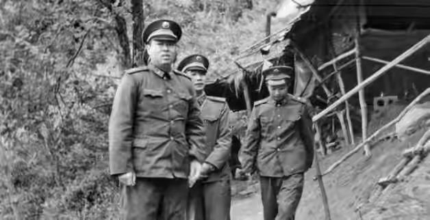 1988年，老山前线的功勋师长李德金，为何在会议室被副手当场按住？1988