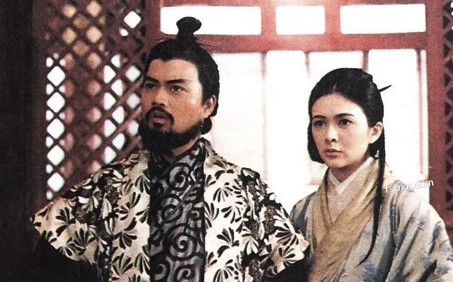 看《项羽本纪》的时候，我觉得他叔父压根没有把他当做家族继承人培养。项羽完全是靠着